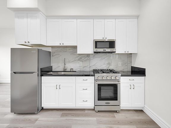 4th image of 1393 Park Hill Ln #2