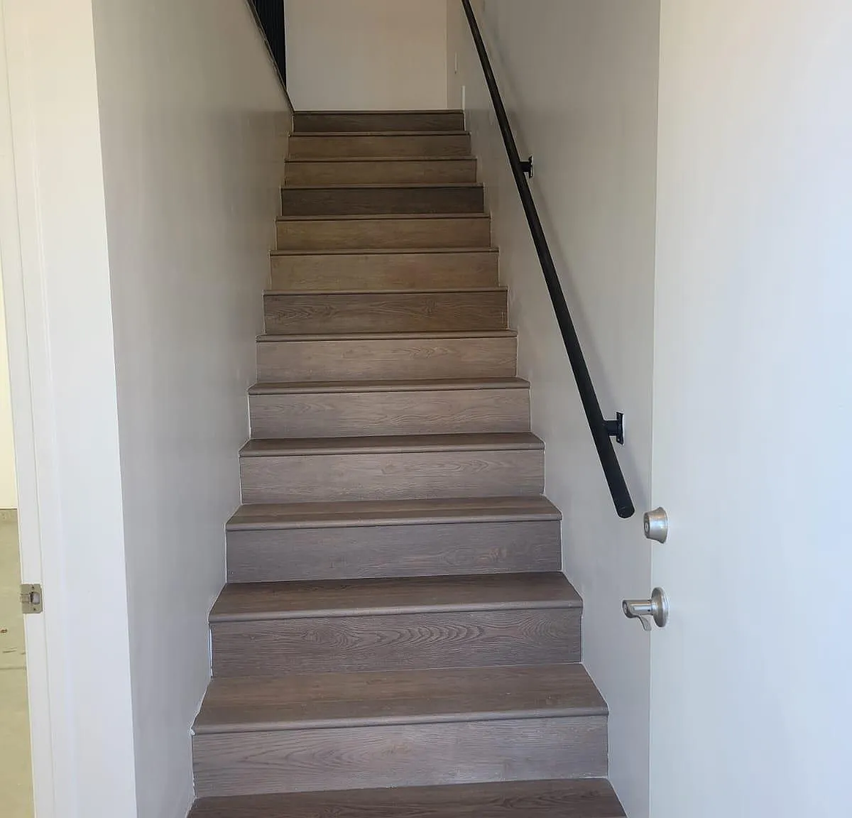 181 W 41st Pl — Photo 2
