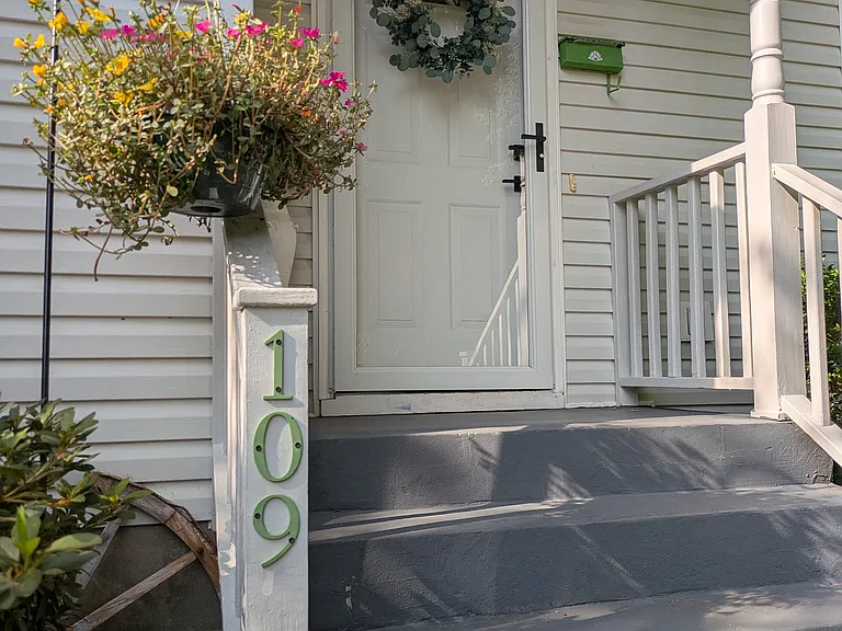 109 Dunn Ave — Photo 3