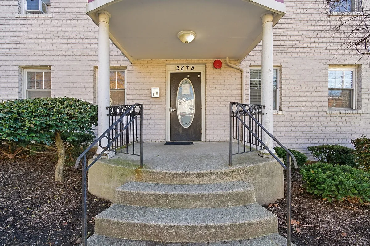 Building Photo - 3878 9th St SE #102