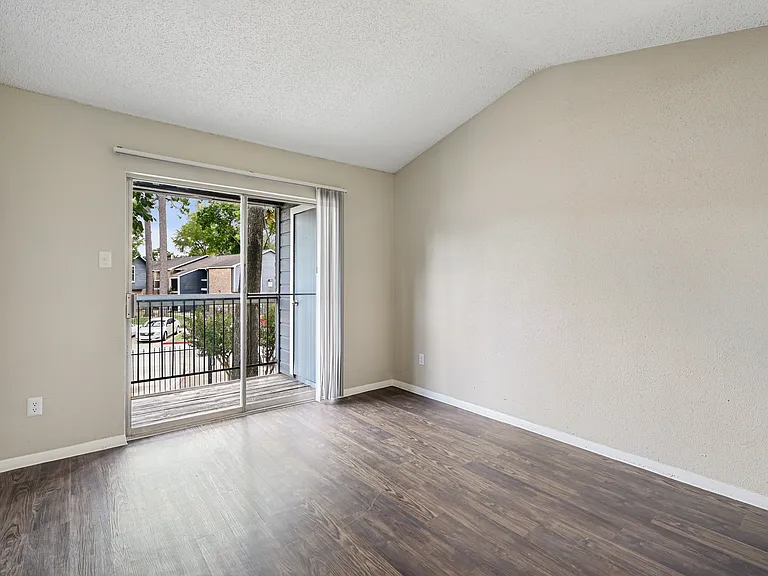 Bridges of Cypress Creek Apartment Homes — Photo 39