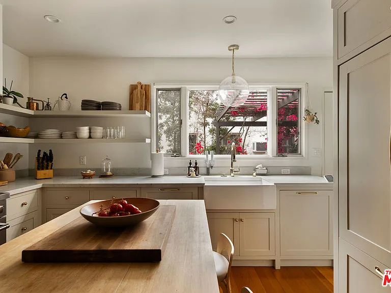 127 N Gower St — Photo 14