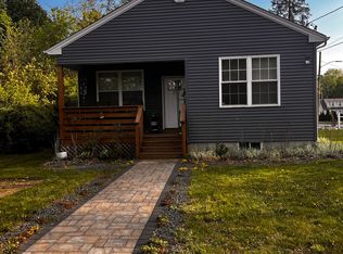 16 Songonosk St, Windsor, CT 06095