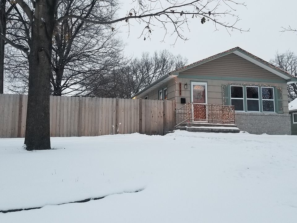 rambler w/ new cedar fence