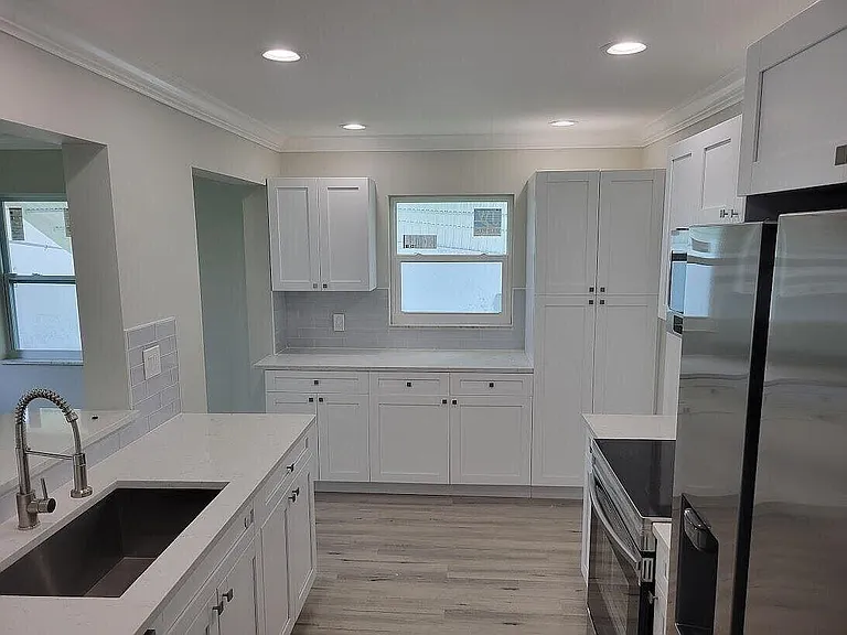 1915 SW 17th Ave — Photo 3