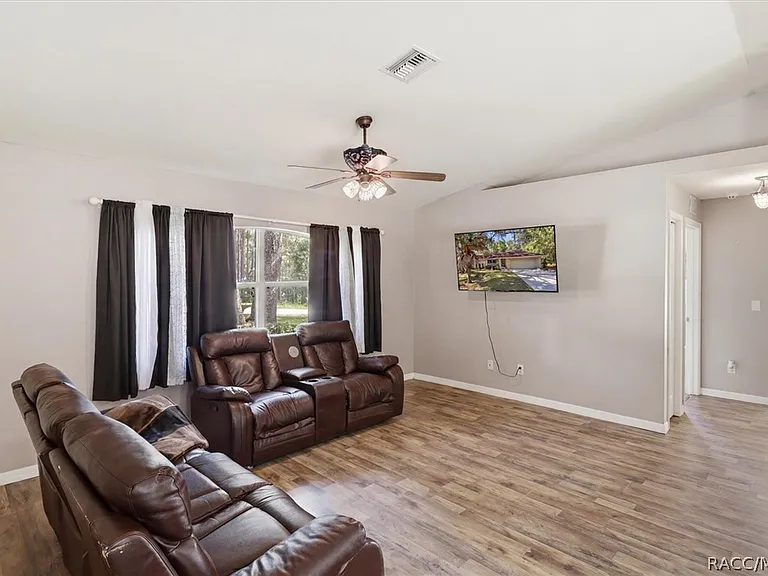 3220 E Rogers St — Photo 5