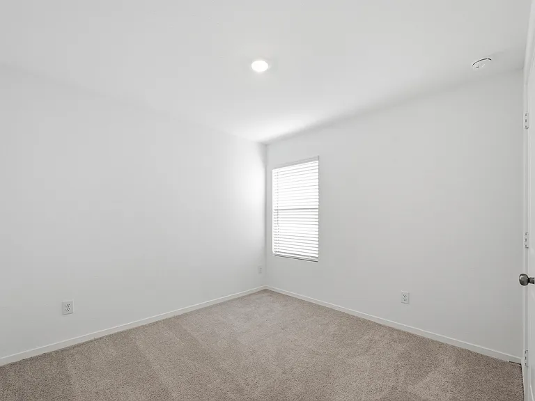 6509 Glade St — Photo 8