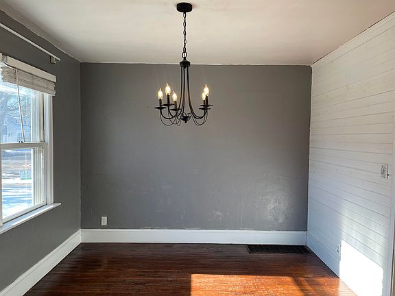 5th image of 829 Blaine Ave