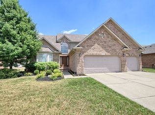 31815 Honey Suckle Dr, Brownstown, MI 48173