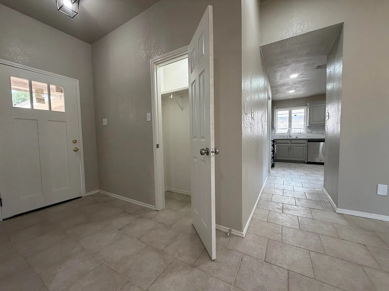 3 bed, 2.0 bath, 1497 sqft, $1,700 — Photo 4