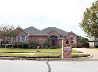 8120 Oak Hollow Dr, Arlington, TX 76001