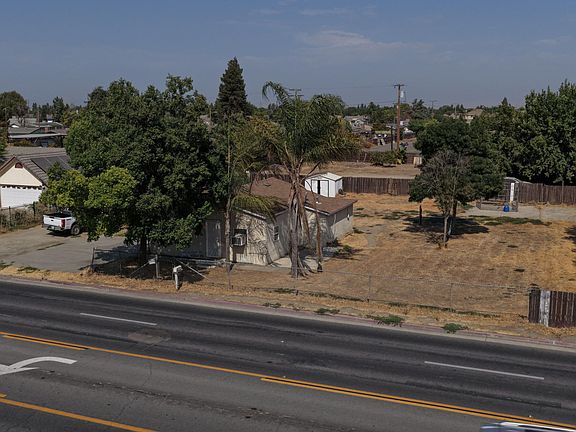 5th image of 272 S Mooney Boulevard