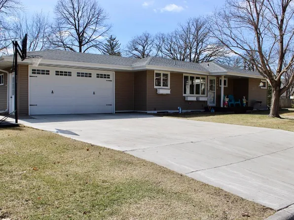 1404 Birchlane Dr, Thief River Falls, MN 56701