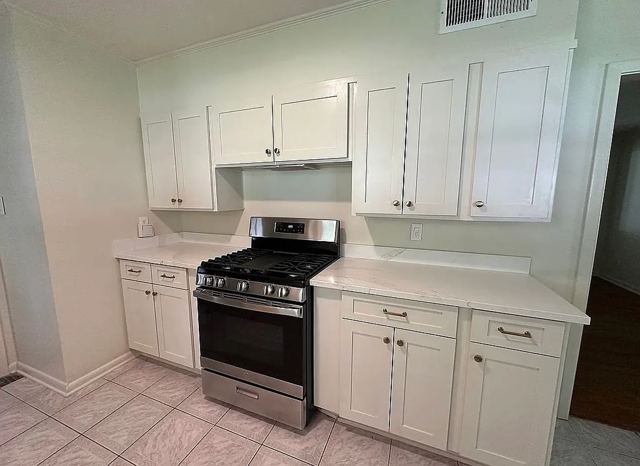 3 bed, 1970 sqft, $2,500 — Photo 4
