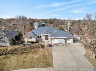 1244 S Stoney Pointe Ct, Sioux Falls, SD 57106
