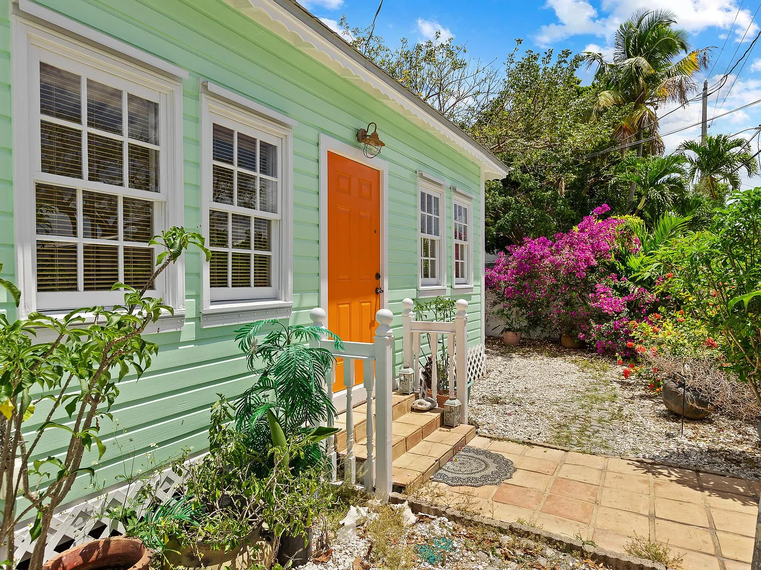 2 bed, 1000 sqft, $6,000 — Photo 2