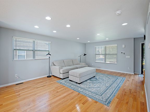 5th image of 2140 SE Peachtree Dr