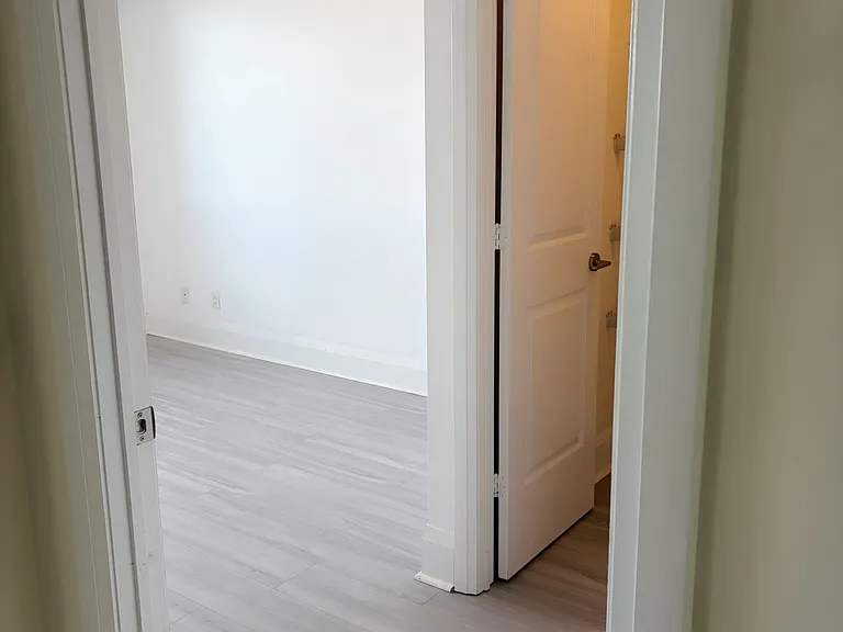 100 Harrison Garden Blvd #423 — Photo 14