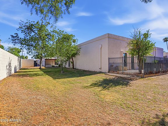 5th image of 326 E HUNTINGTON Drive