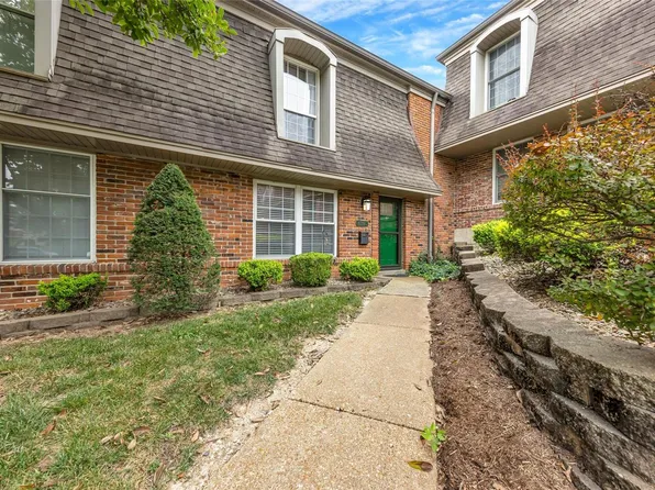4350 Chateau De Ville Dr, Saint Louis, MO 63129