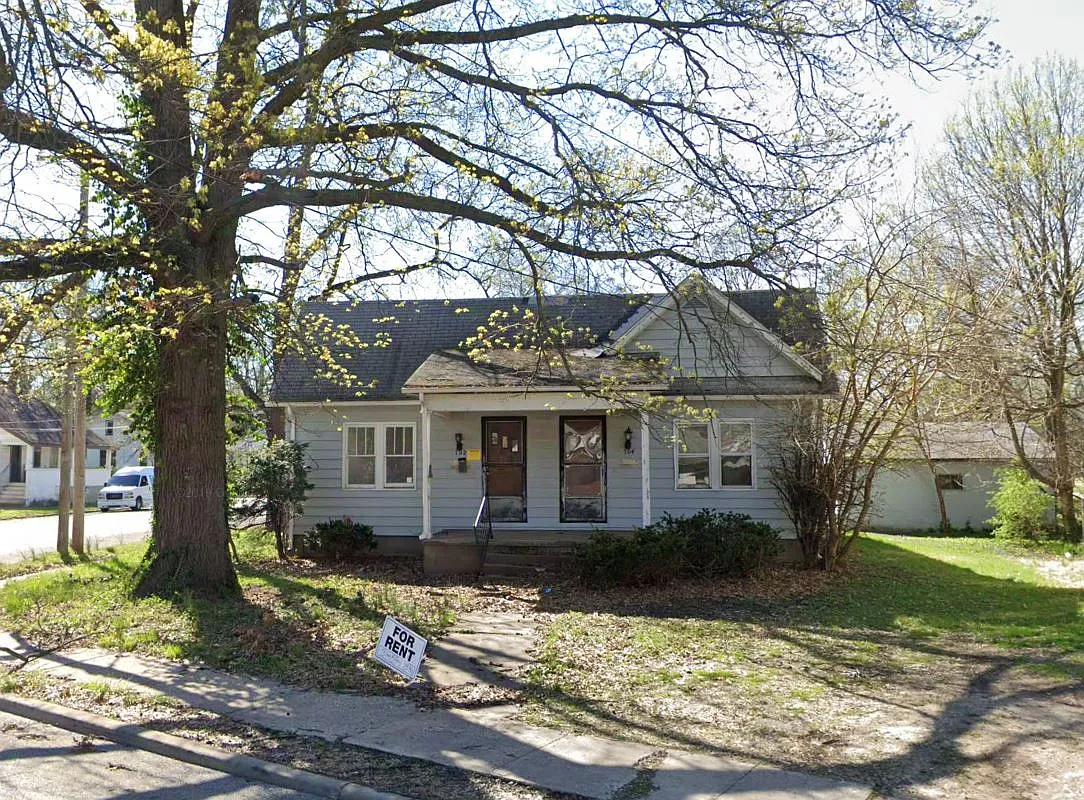 702 Brown St photo 1