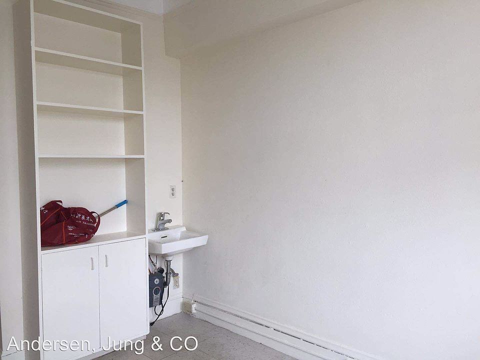 2nd image of 870 Clay St APT 309