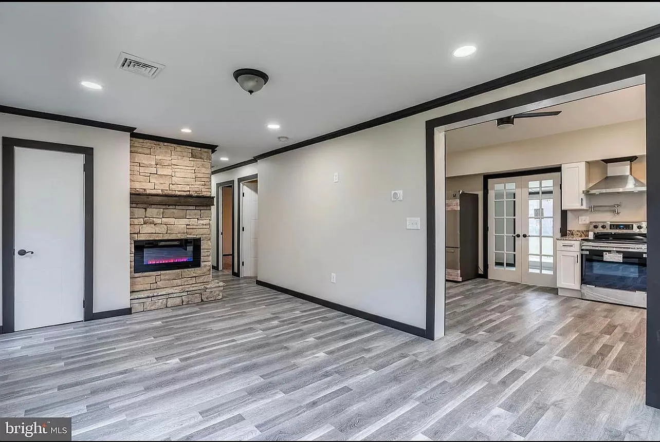 3 bed, 1357 sqft, $2,250 — Photo 2