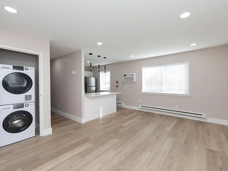 Laura Lane Apartments — Photo 56
