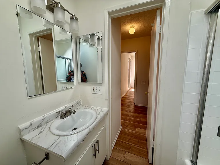 Vine Street Apartments — Photo 19