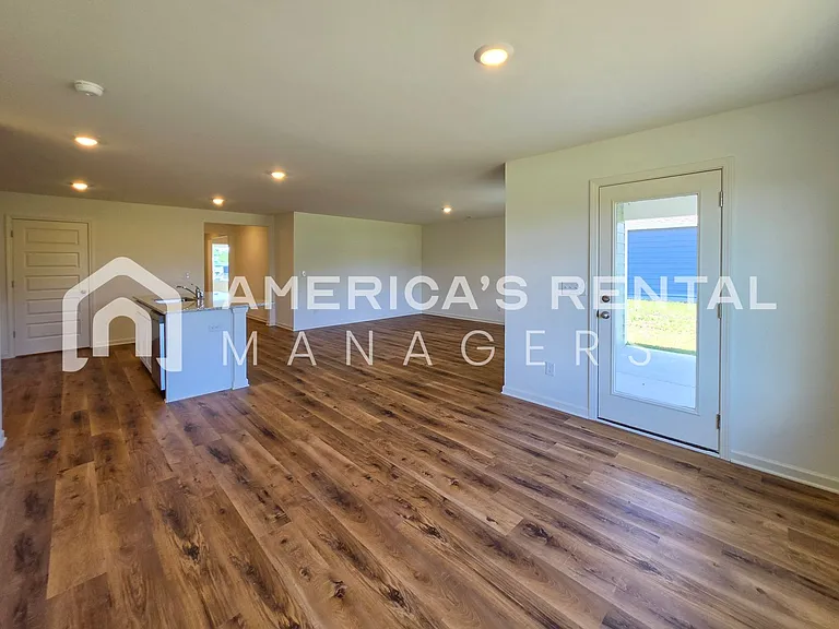 609 Aberdeen Trce — Photo 40
