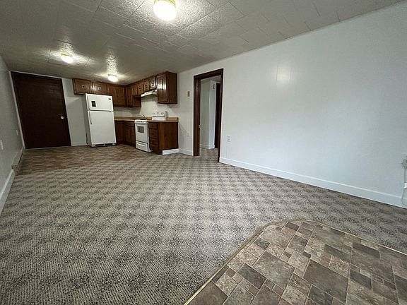 2nd image of 1001-1005 N Buchanan St S #9