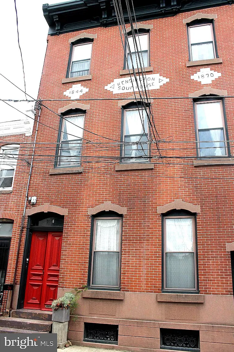 3 bed, 4150 sqft, $2,350 — Photo 2