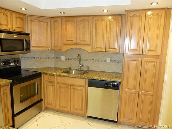 5th image of 300 Bayview Dr APT 2008