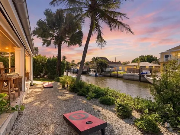 2672 Gulfview DR, NAPLES, FL 34112