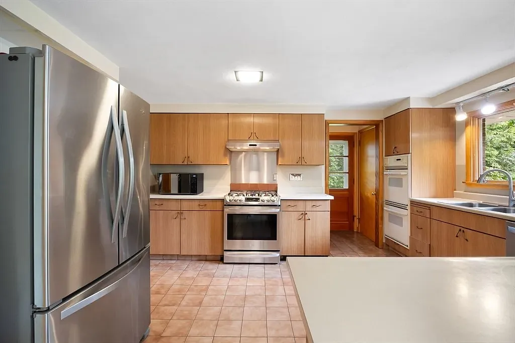 4 bed, 1722 sqft, $1,000 — Photo 2