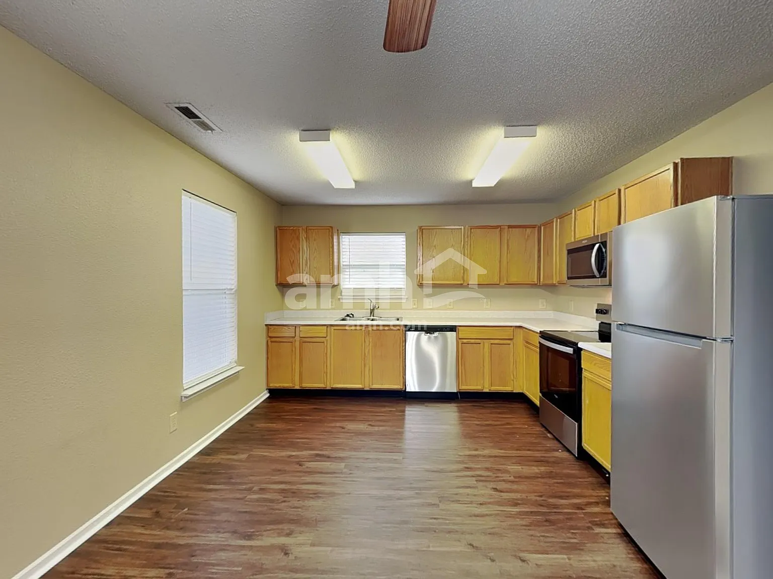 3 bed, 2.0 bath, 1758 sqft, $1,985 — Photo 3