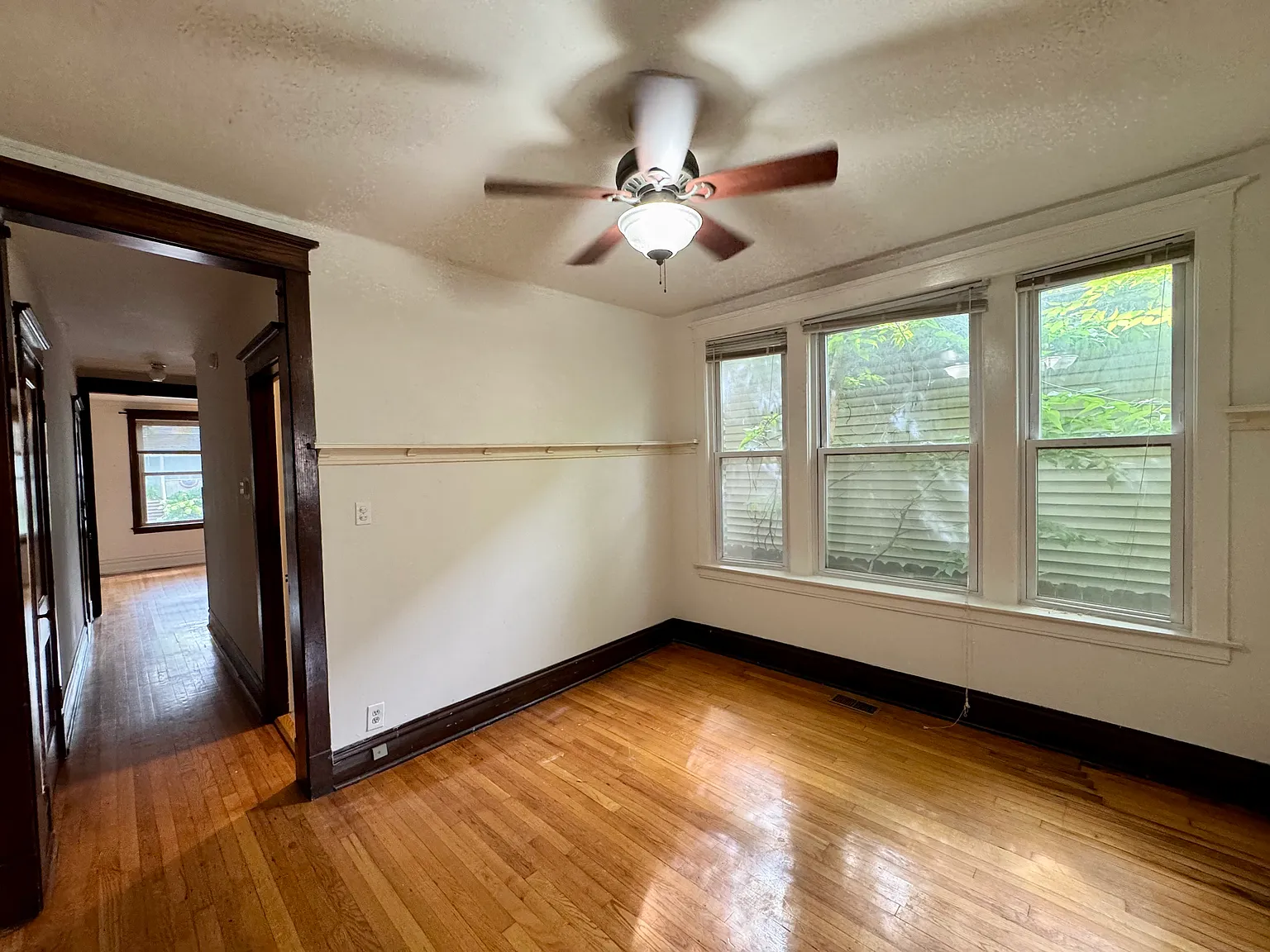 1406 W Berteau Ave — Photo 4