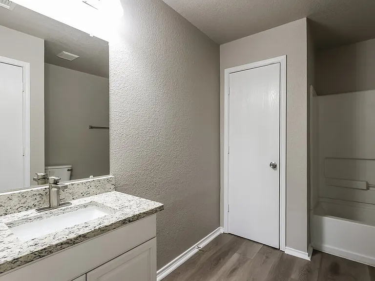 8007 Heights Valley — Photo 13