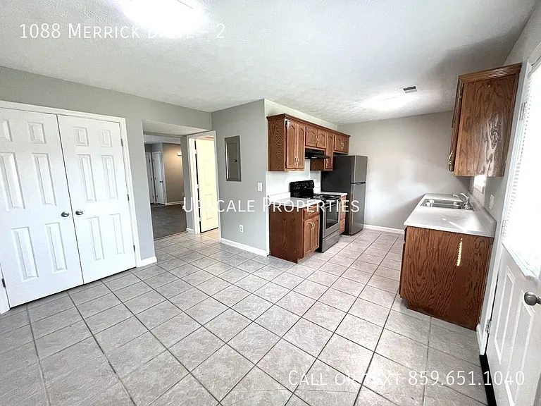 1088 Merrick Dr #2 — Photo 3