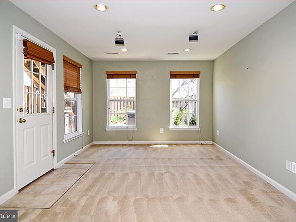 4th image of 1517 Grosbeak Ct