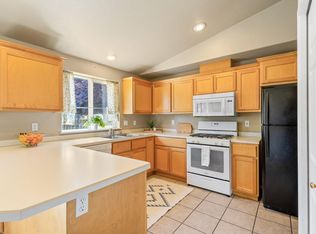 702 NE Nickernut Pl, Redmond, OR