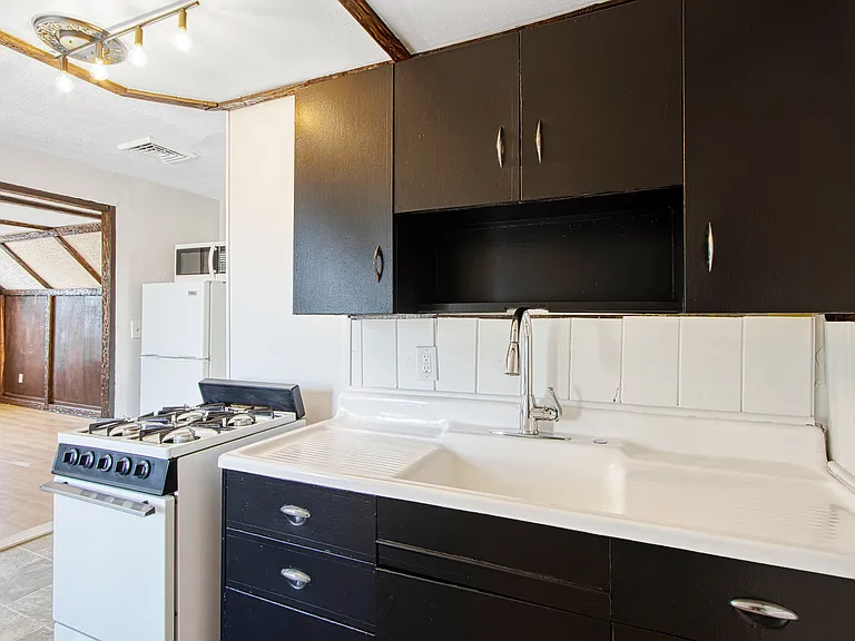 102 Main St #5 — Photo 4