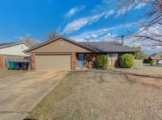 11601 SW 5th St, Yukon, OK 73099