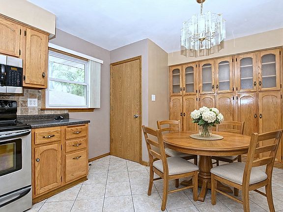 4th image of 9416 S 80th Ct