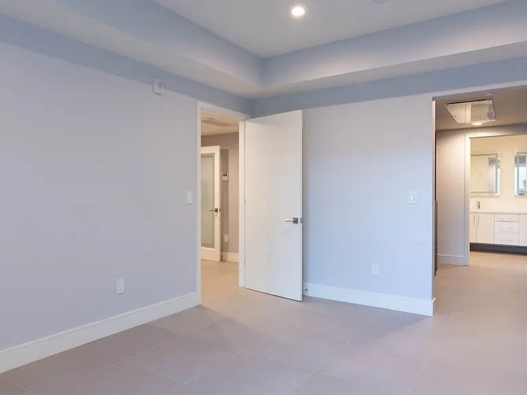 2225 Mira Vista Ave #104 — Photo 10