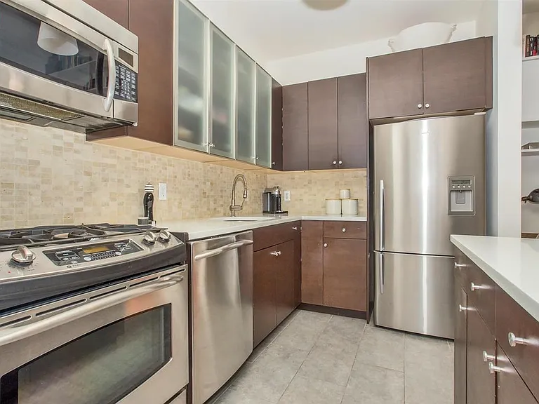 232 Pavonia Ave #309 — Photo 4