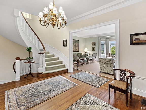 3rd image of 121 Spruce St