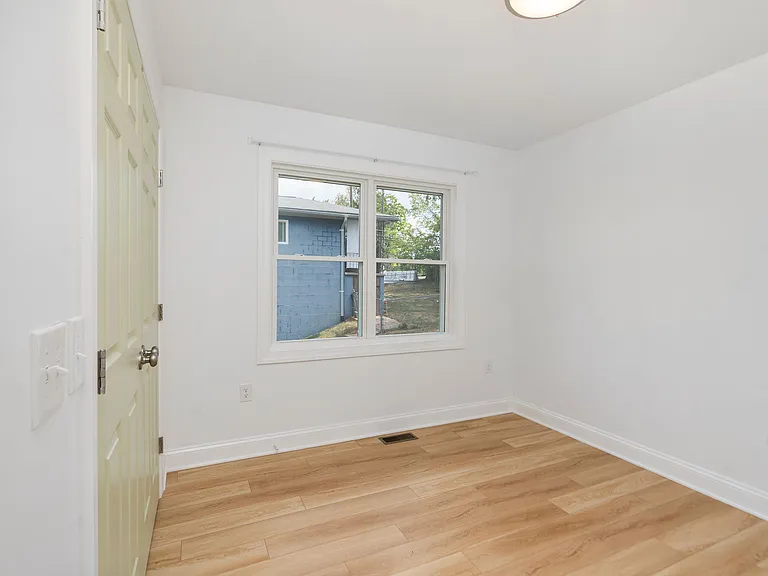 562 N Bayard Ave — Photo 28