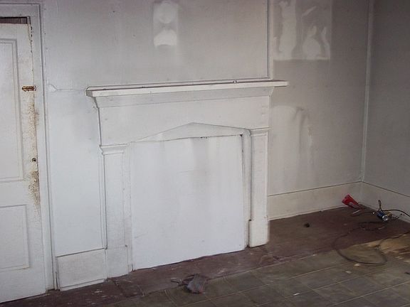 2nd image of 115 E 13th St