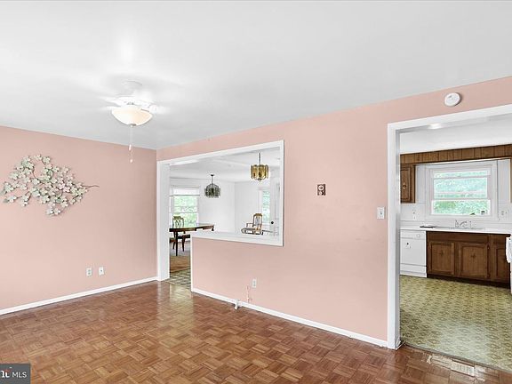 5th image of 111 Aspen Ave